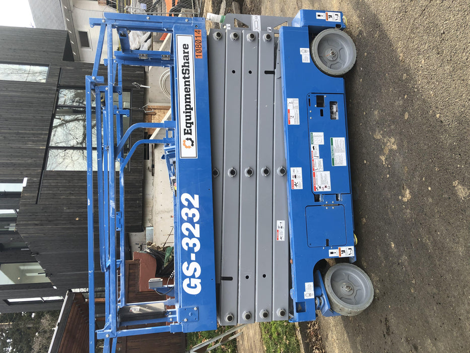 2020 Genie GS-3232 Standard, Folding half height swing gate, 800W Inverter