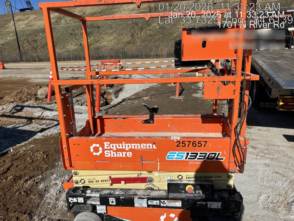 2022 JLG ES1330L