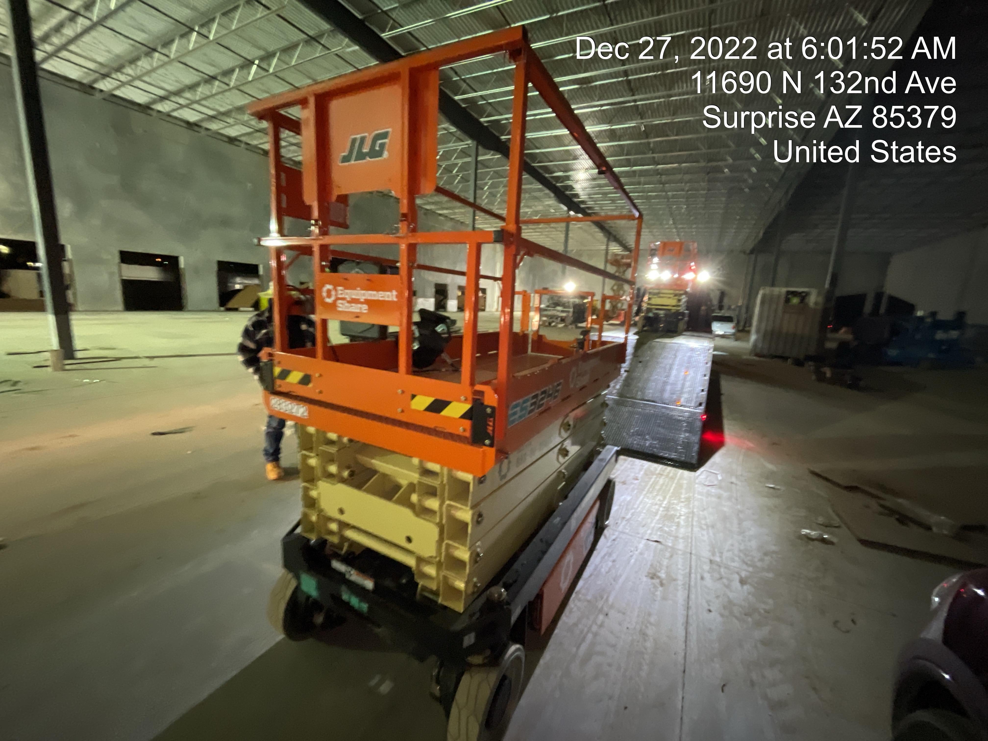 2022 JLG ES3246