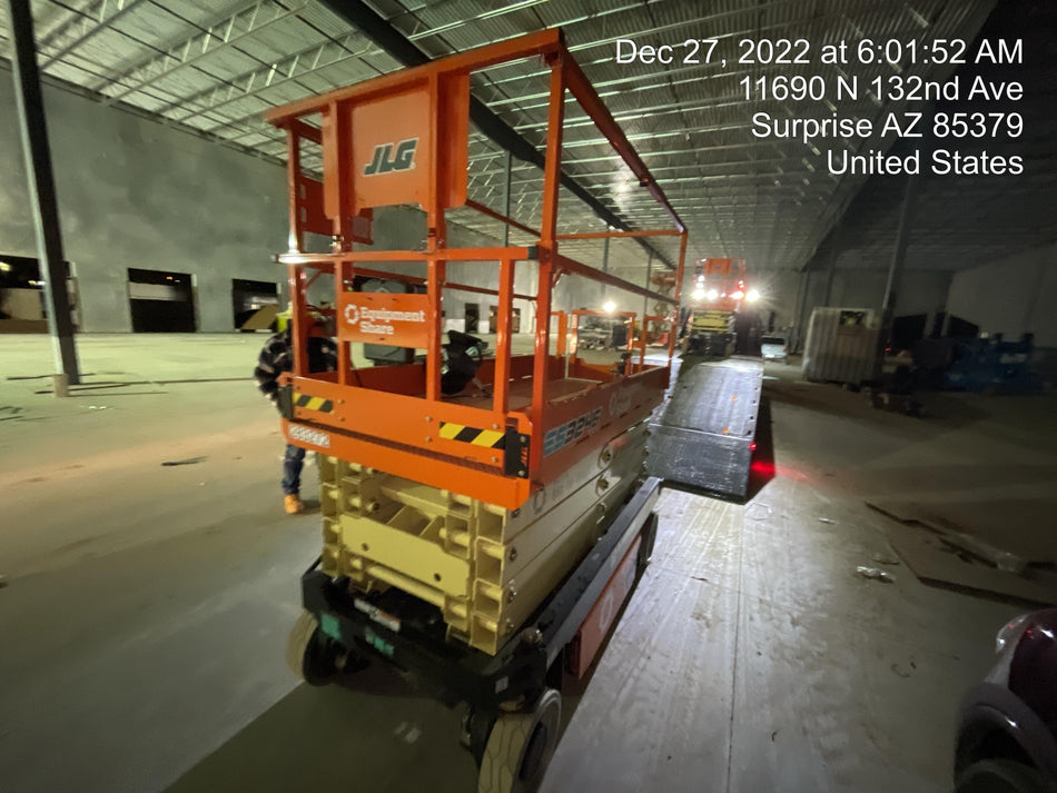 2022 JLG ES3246