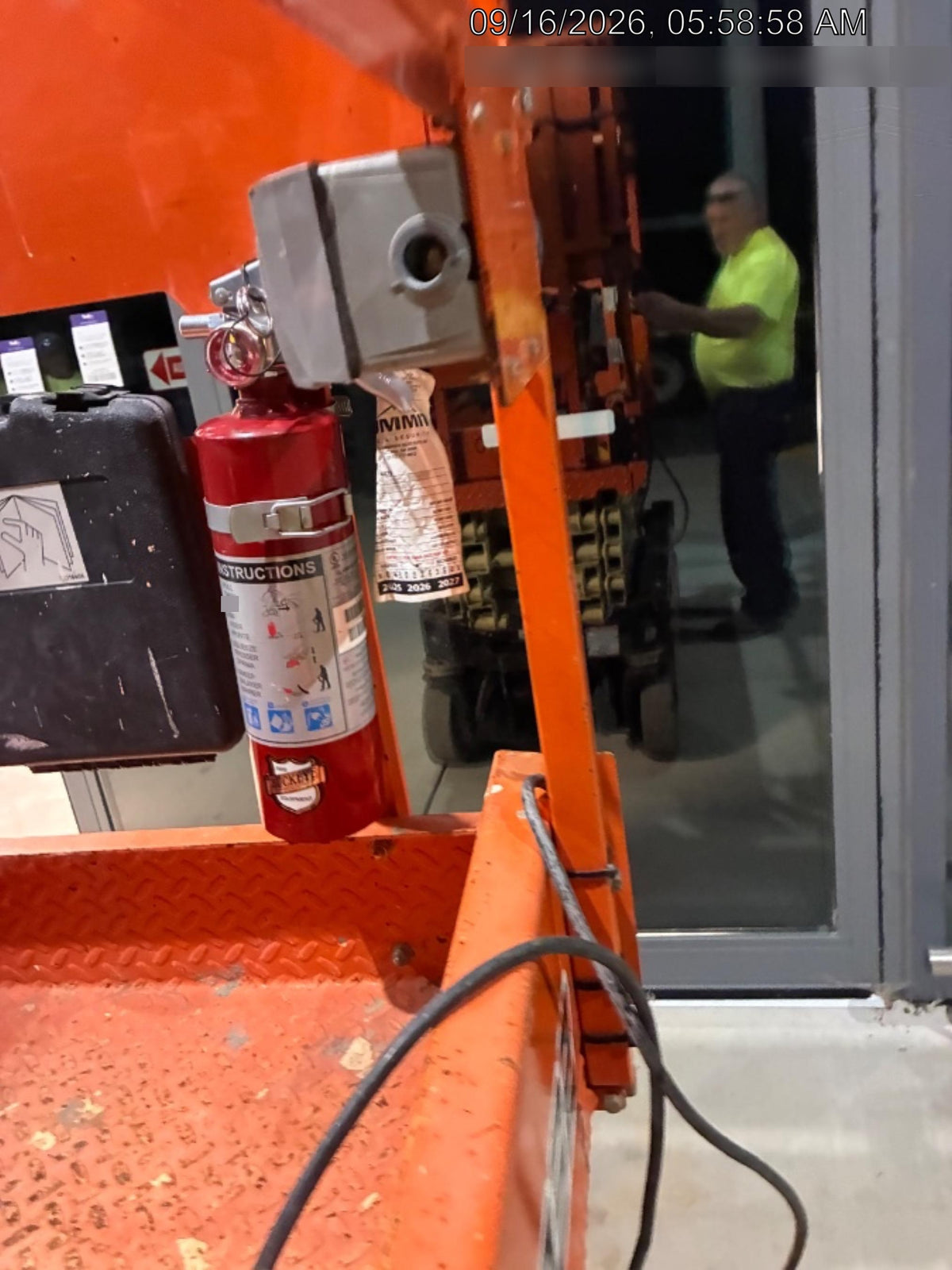 2021 JLG ES1932