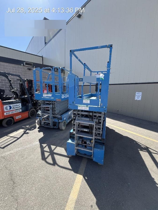 2019 Genie GS-3232 Folding rails with half height swing gate, 800 Amp Inverter