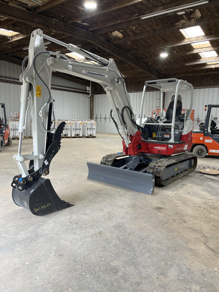 2023 TAKEUCHI TB250-2R