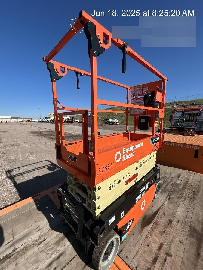 2025 JLG ES1932