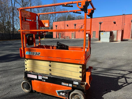 2021 JLG ES1932