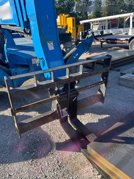 2019 Genie GTH-1056 Cab/Heat/AC, FF Tires, LED Work Lights, Beacon 60" QA Carriage, 60" Forks