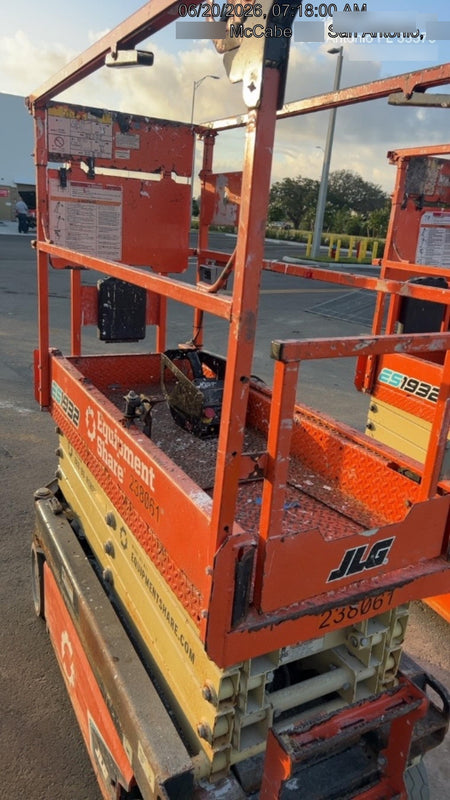 2022 JLG ES1932