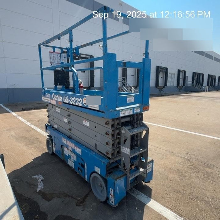 2017 Genie GS-3232 Genie GS3232 Lift w/Folding Rails and Swing Gate