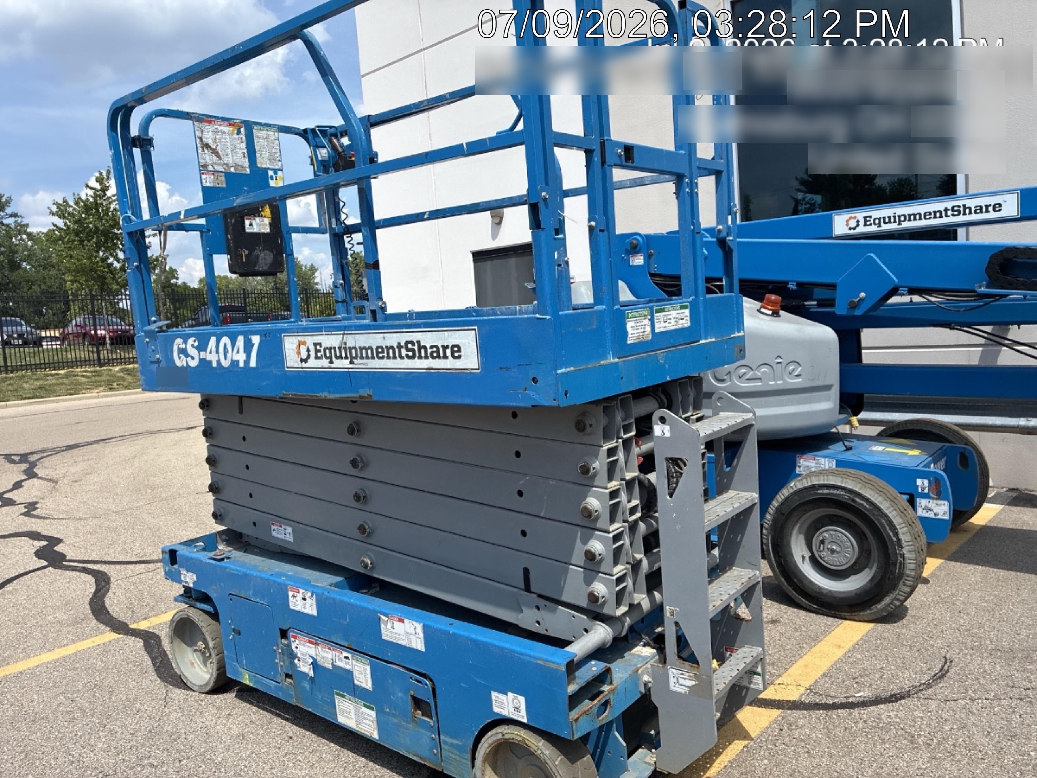 2019 Genie GS-4047 Folding rails with half height swing gate