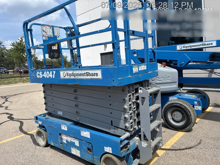 2019 Genie GS-4047 Folding rails with half height swing gate