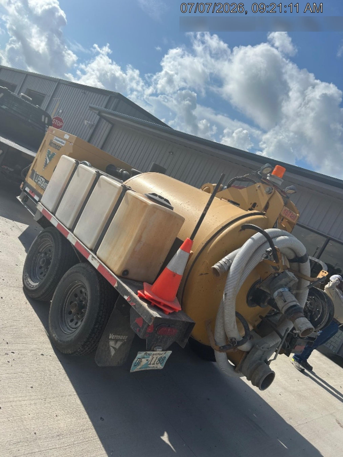 2021 VAC-TRON LP573XDT