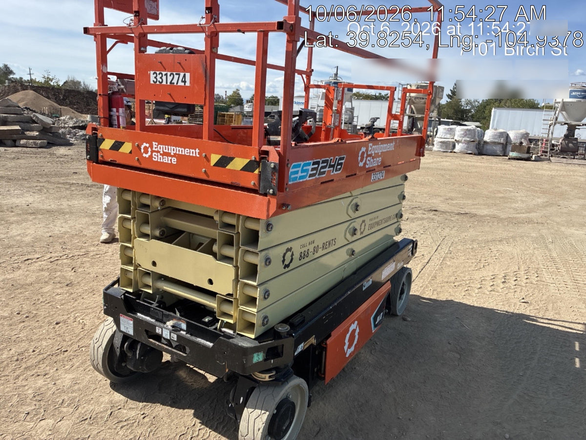 2023 JLG ES3246