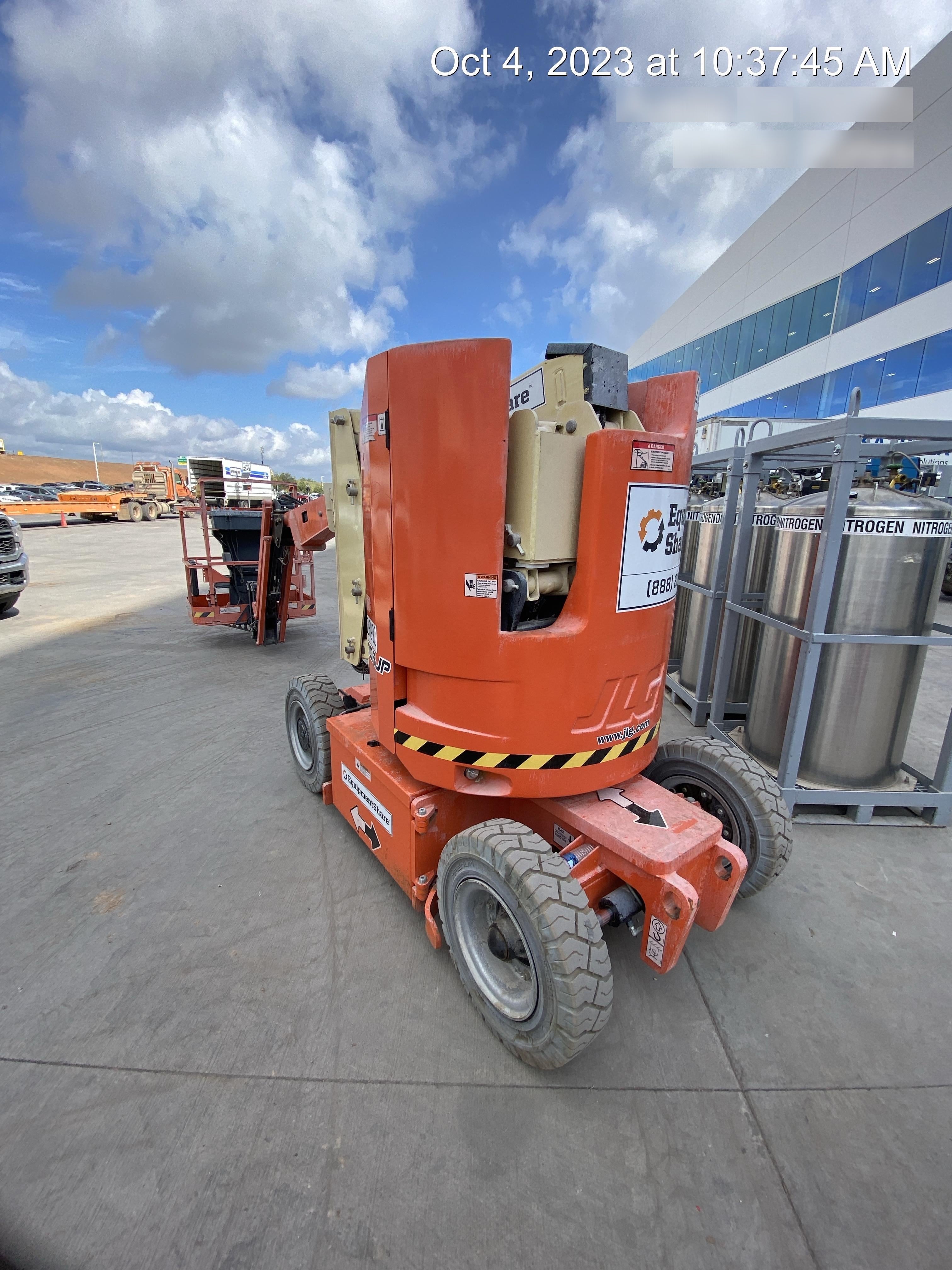 2022 JLG E300AJP