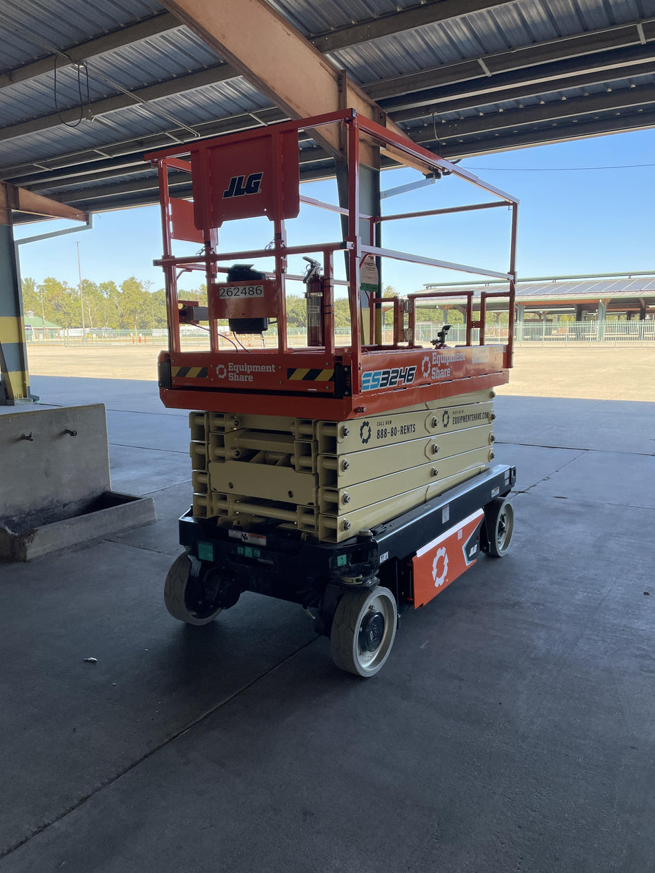 2022 JLG ES3246