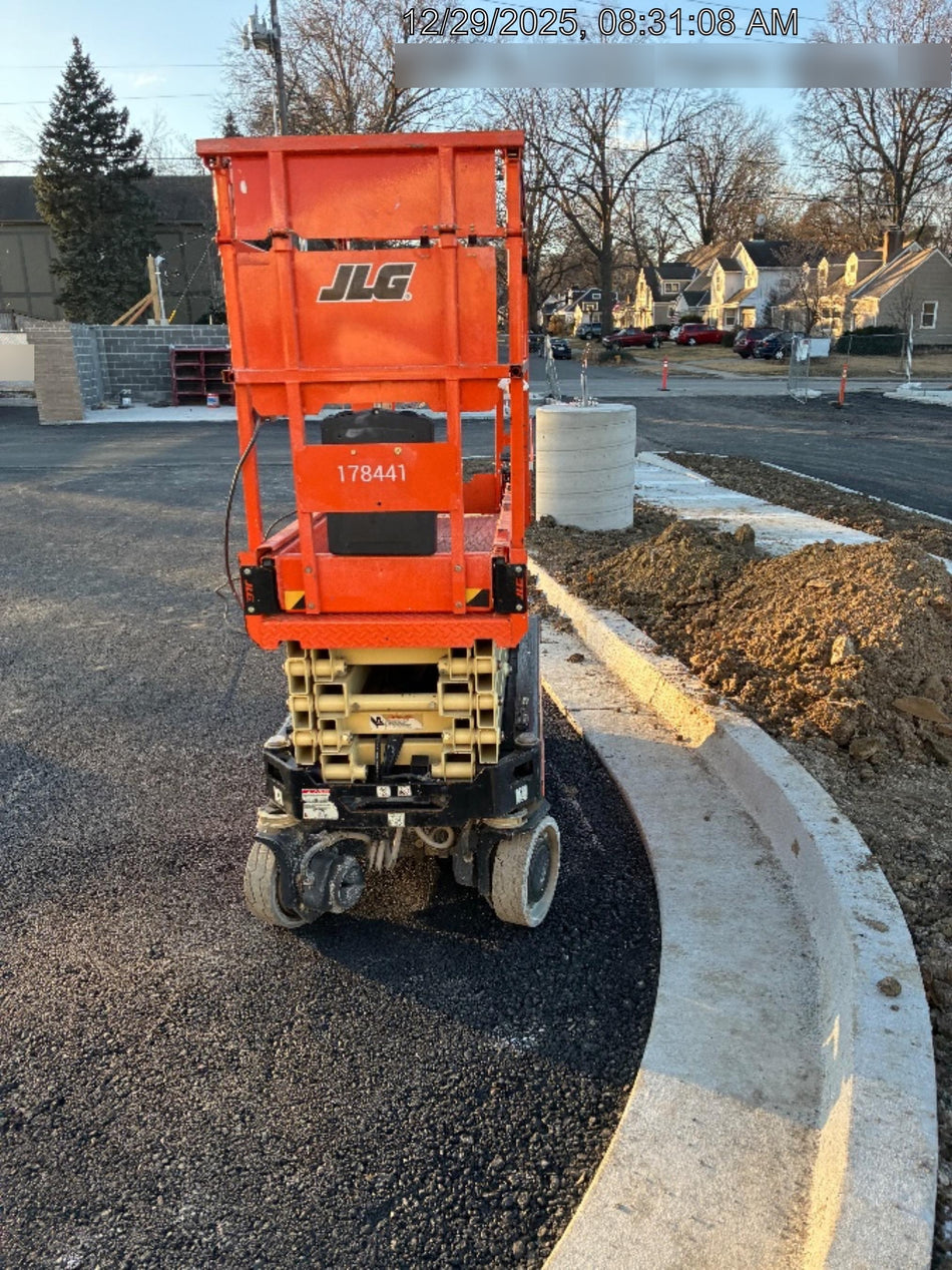 2021 JLG ES1932