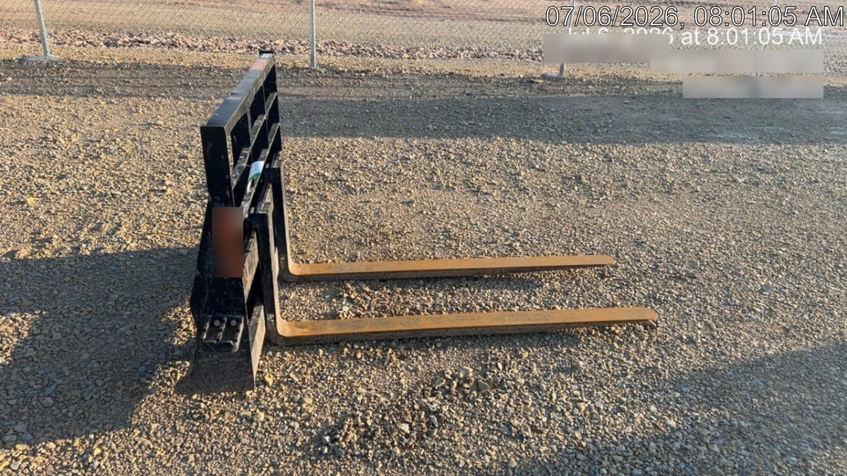 2025 ARROW MATERIAL HANDLING 60" Pallet Forks - Arrow