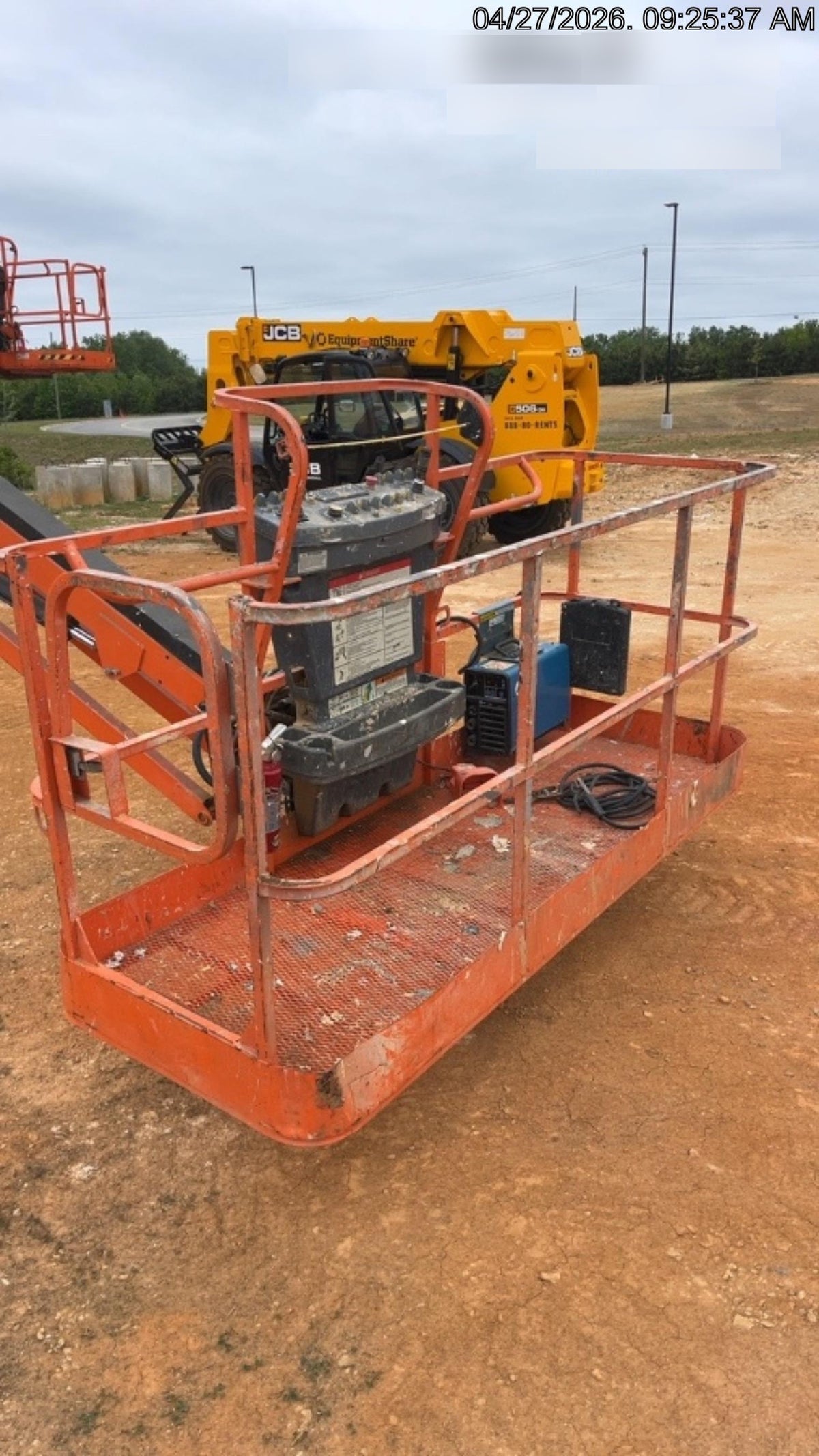 2022 JLG 660SJ