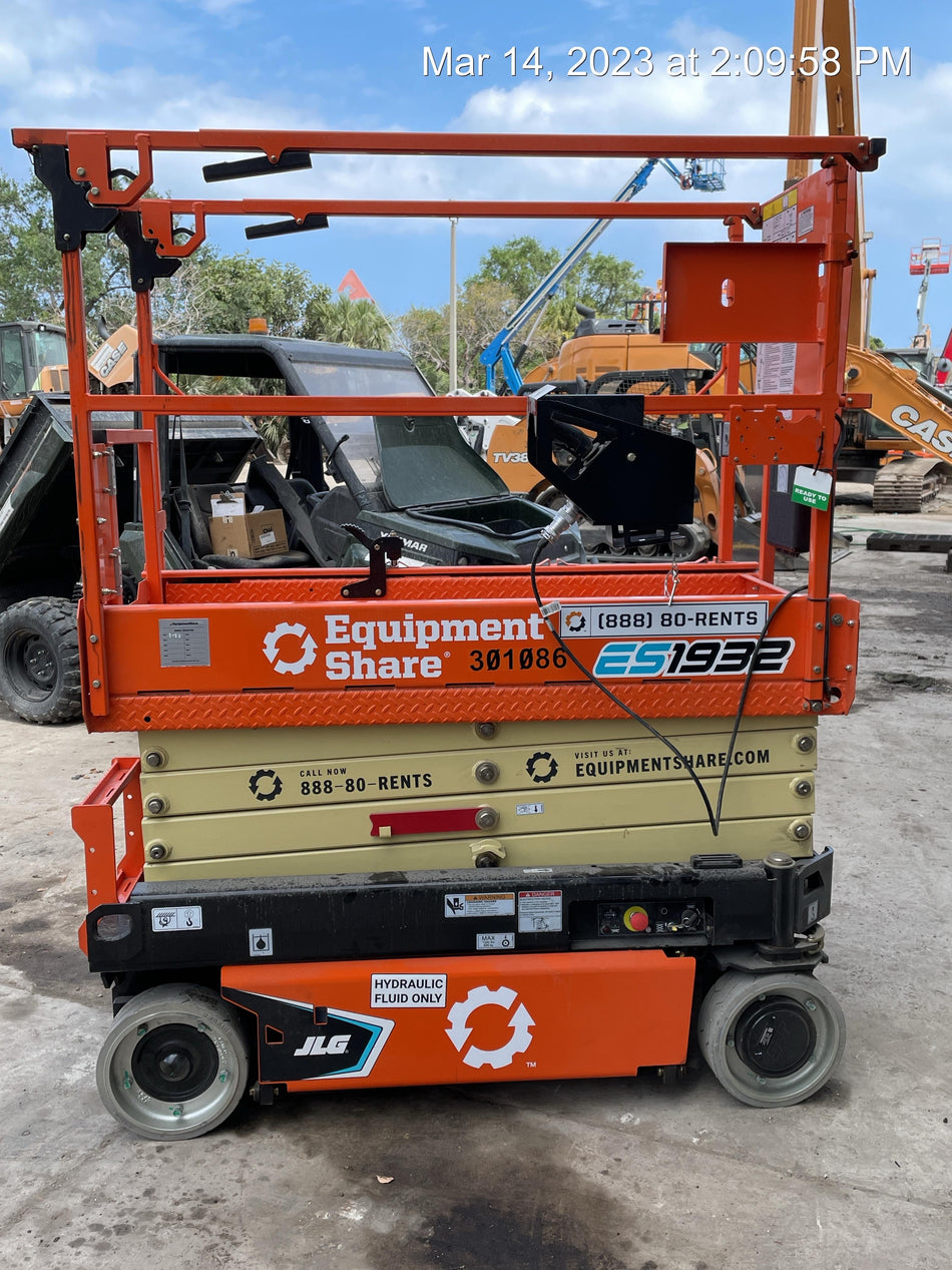 2023 JLG ES1932