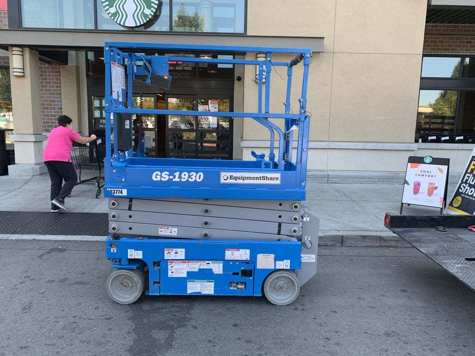 2020 Genie GS-1930 Solid Non Marking Tires, Beacon, Folding rails with half height swing gate, 800W Inverter