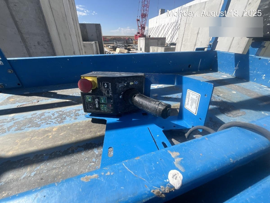 2019 Genie GS-3232 Folding rails with half height swing gate