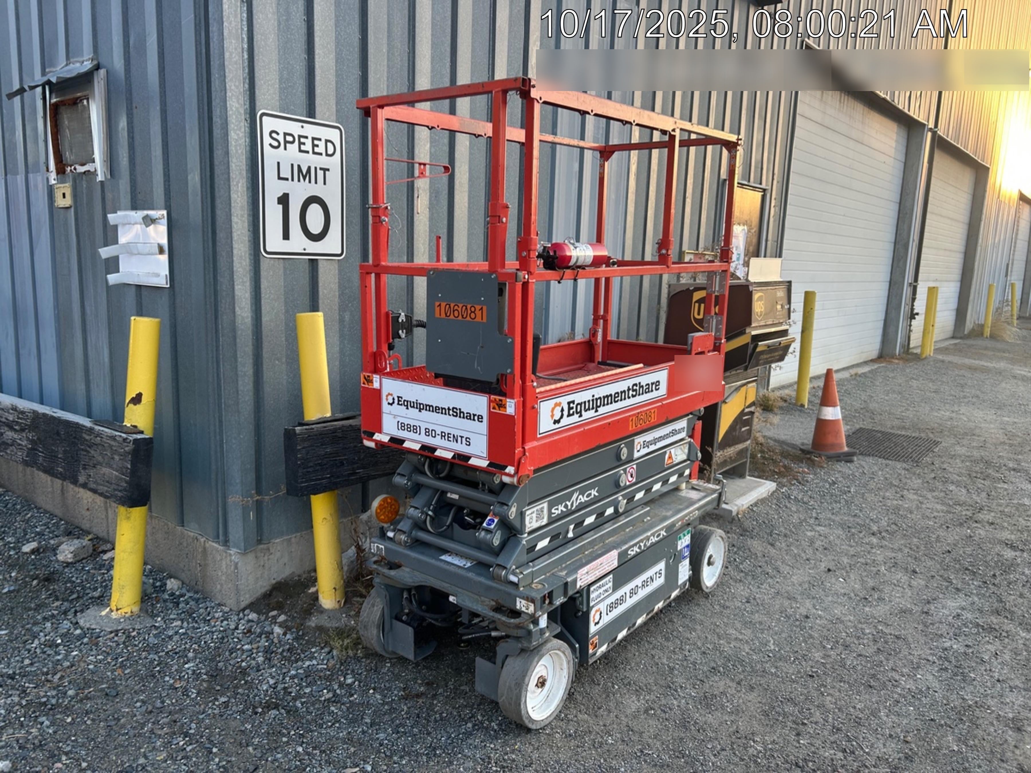 2020 Skyjack SJIII-3219 Solid NM Tires, Half height spring hinged entry gate, Dual Beacons, 800W Inverter