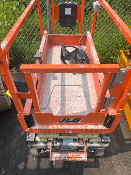2021 JLG ES1330L