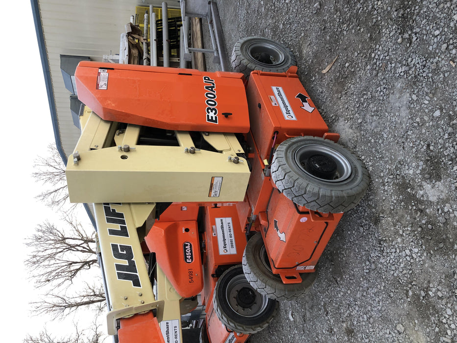 2019 JLG E300AJP