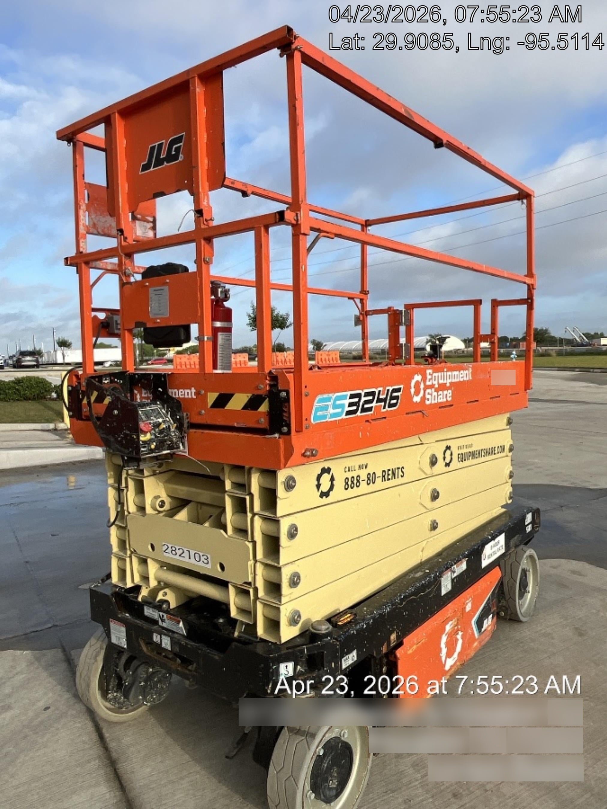 2022 JLG ES3246