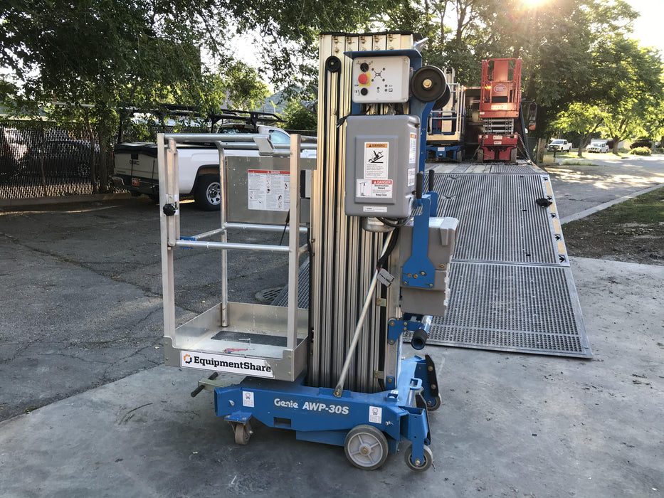 2019 GENIE AWP-30S