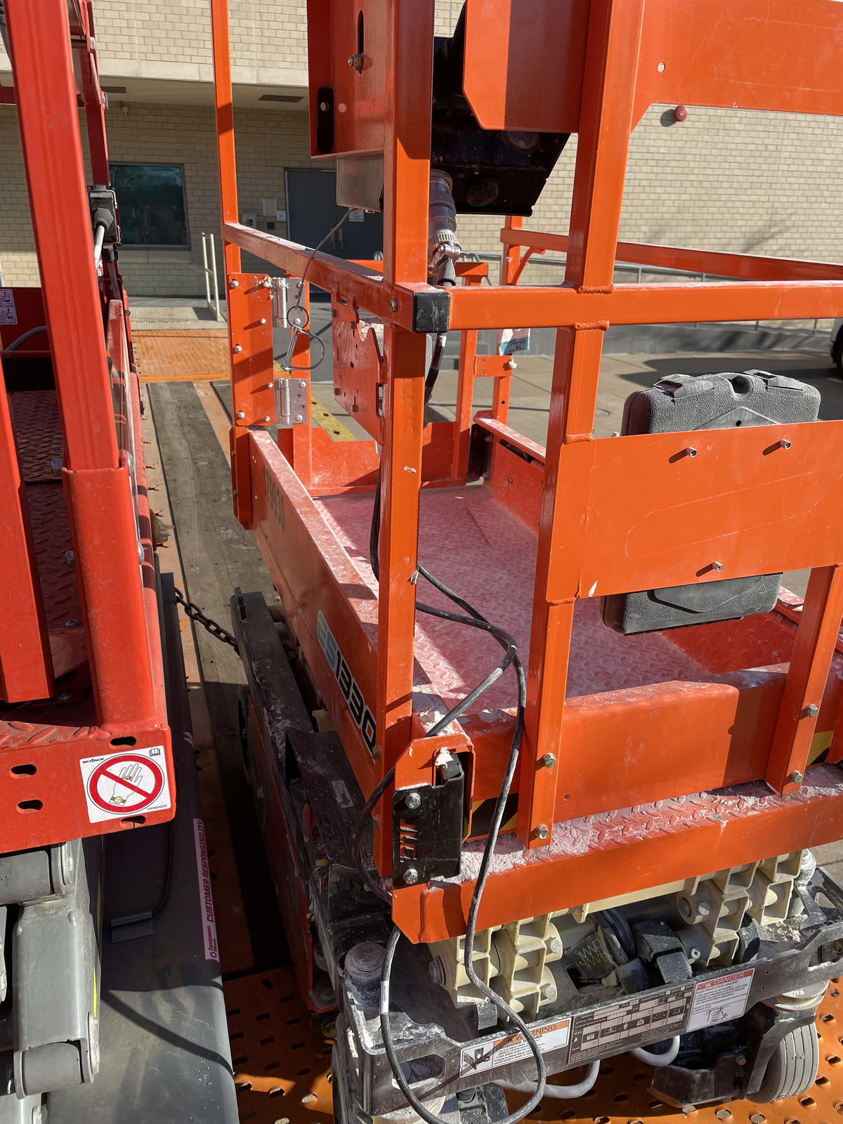 2021 JLG ES1330L