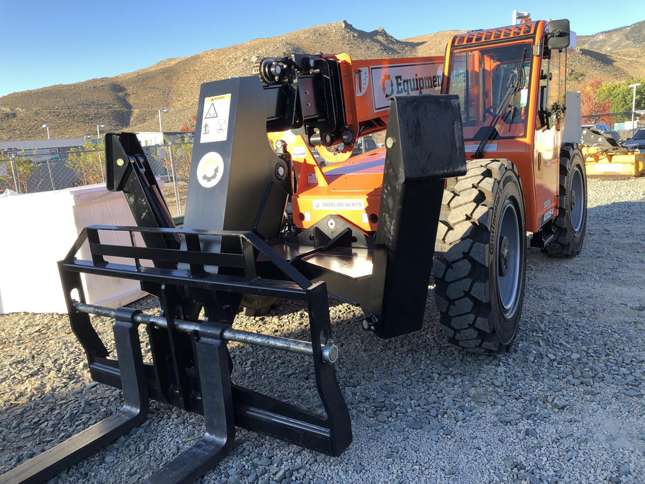 2020 Skytrak 10054 Cab/Heat/Air, Solid Tires, Work Lights, Beacon, Aux Hydraulics, Back up Alarm, Lifting Eye, ES Decals