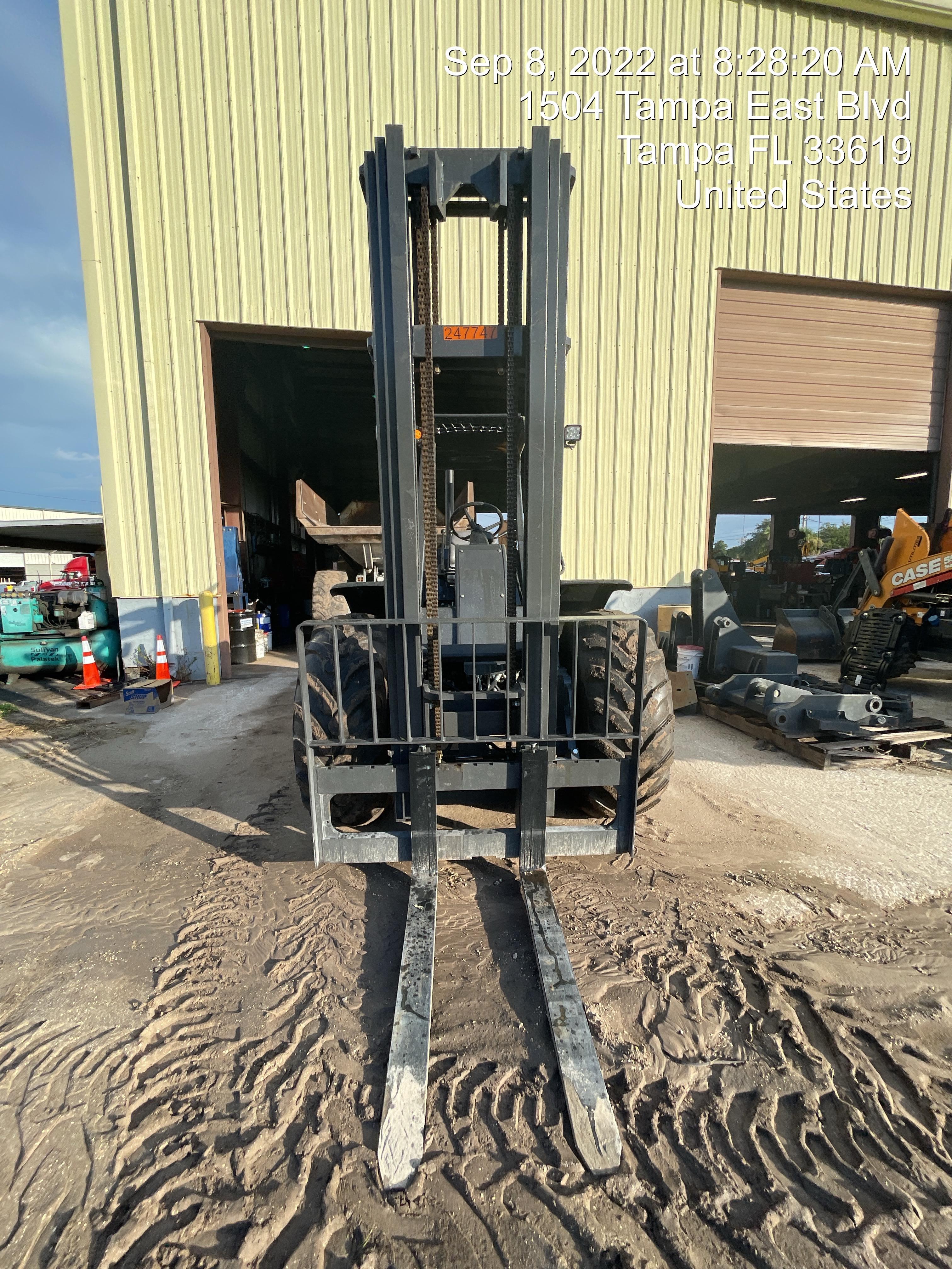 2022 CASE 586H