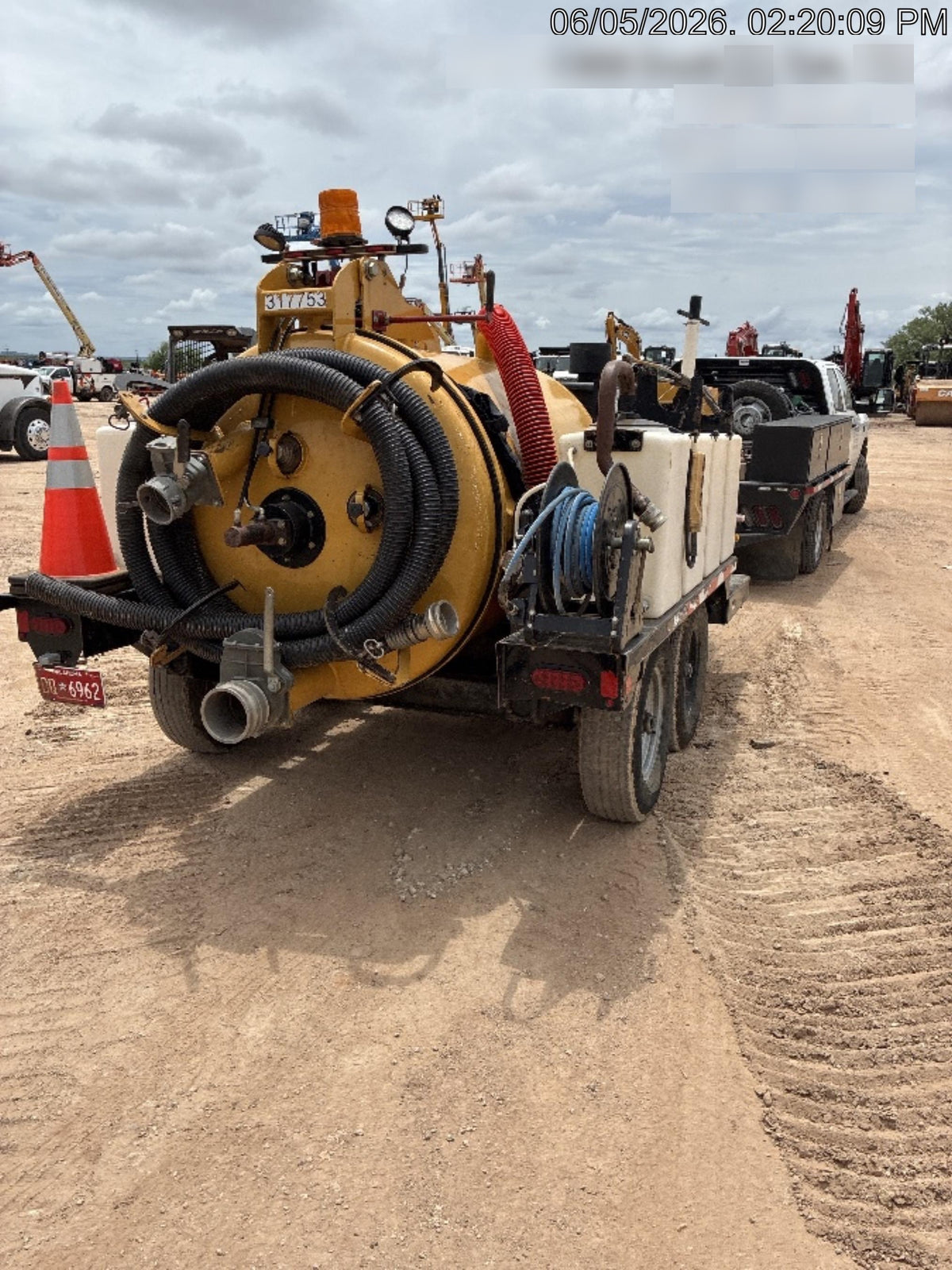 2023 Vac-Tron LP573XDT T4 Koehler Diesel Engine, 500 Gallon Debris Tank, x2 100 Gallon Water Tanks