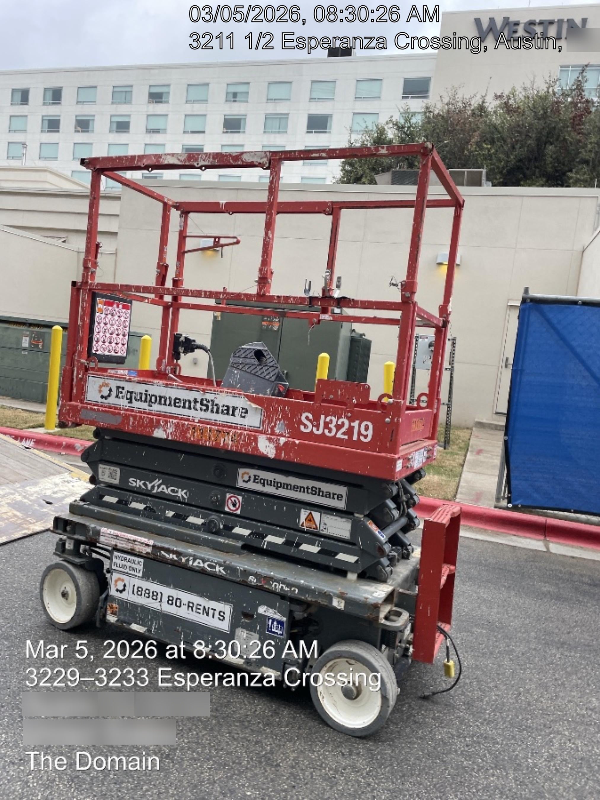 2020 Skyjack SJIII-3219 Solid NM Tires, Half height spring hinged entry gate, Dual Beacons, 800W Inverter