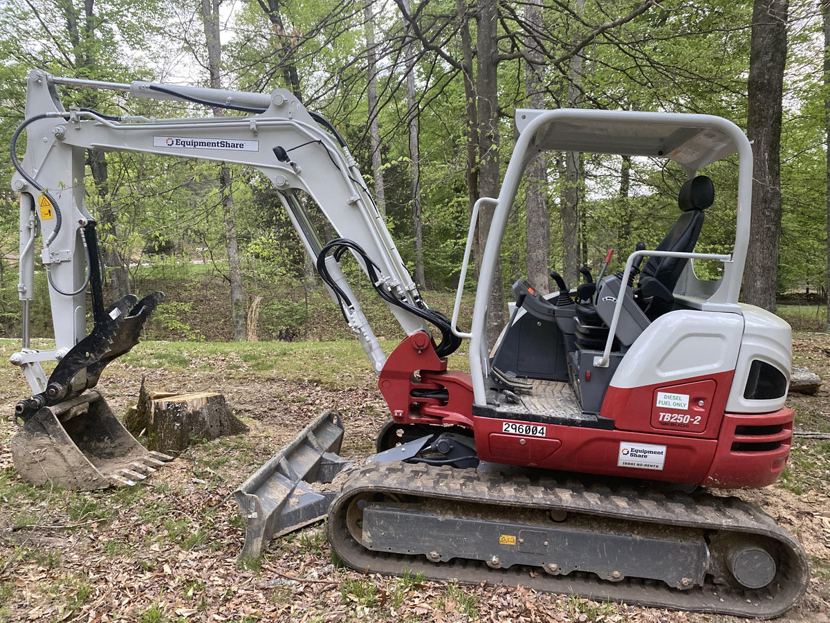 2023 TAKEUCHI TB250-2R