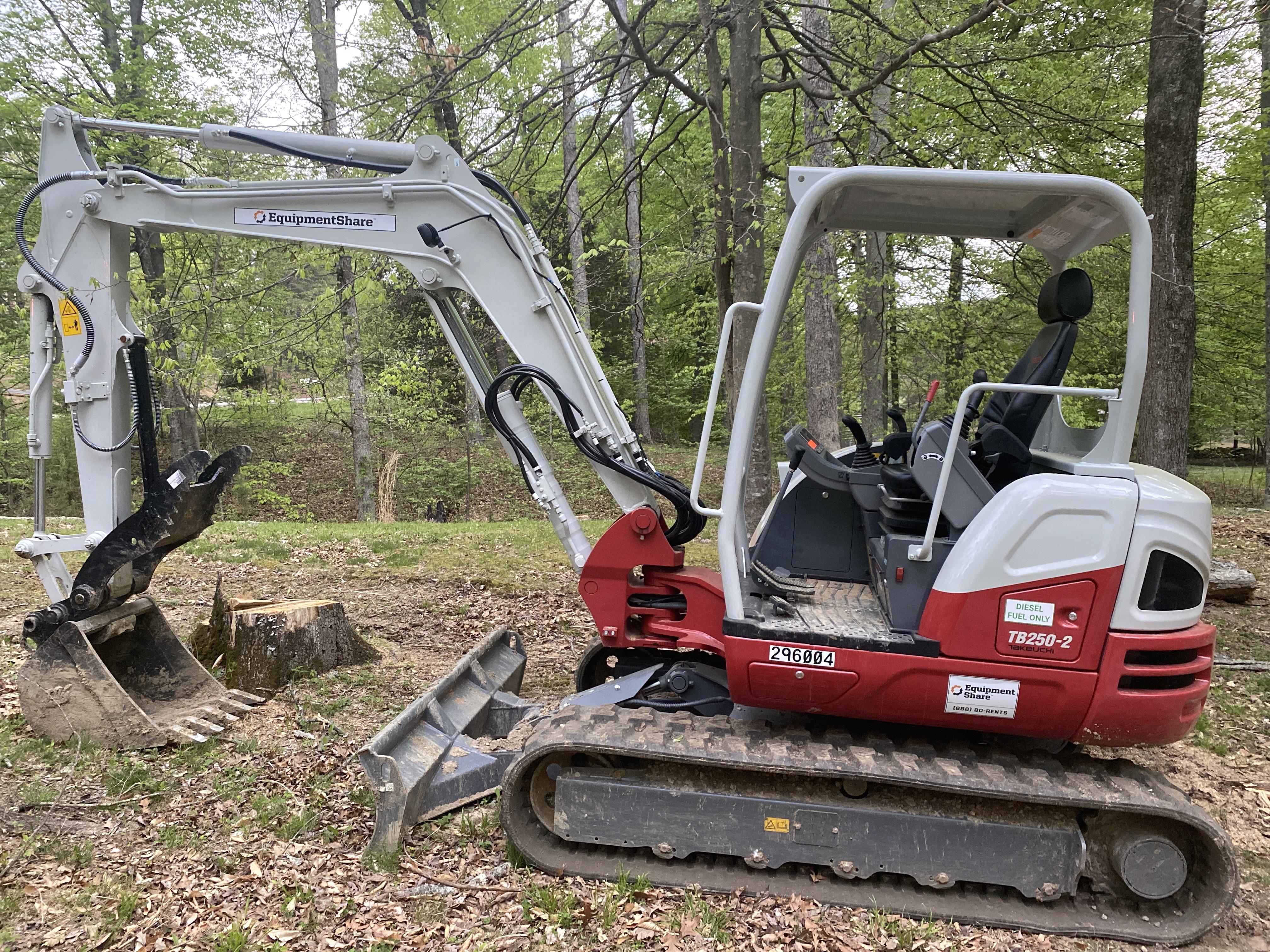 2023 TAKEUCHI TB250-2R
