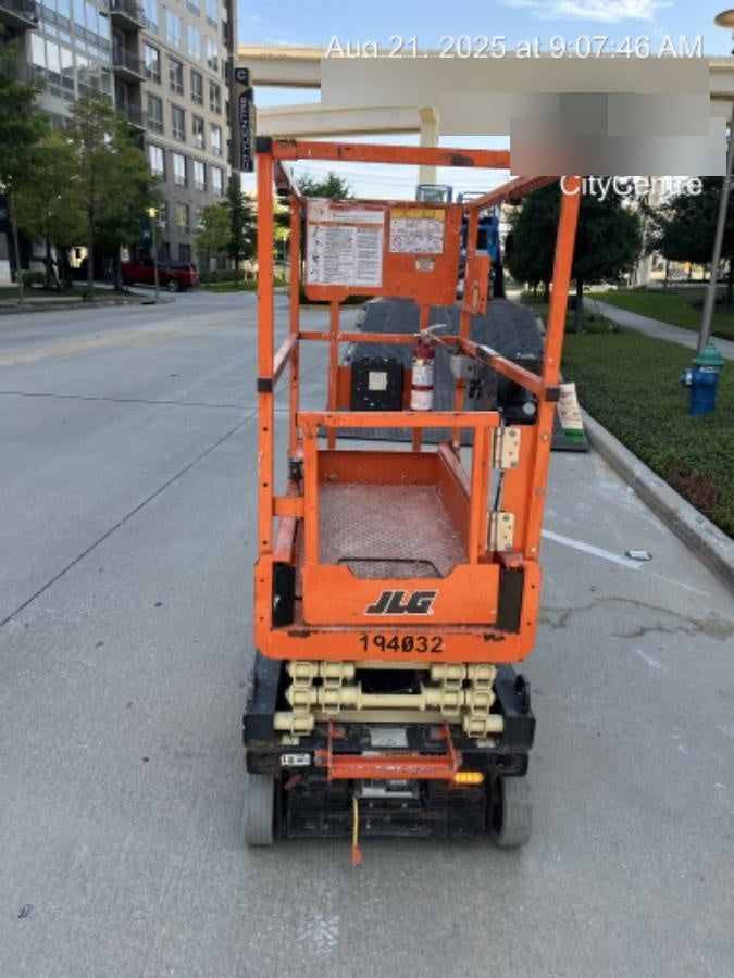 2021 JLG ES1330L