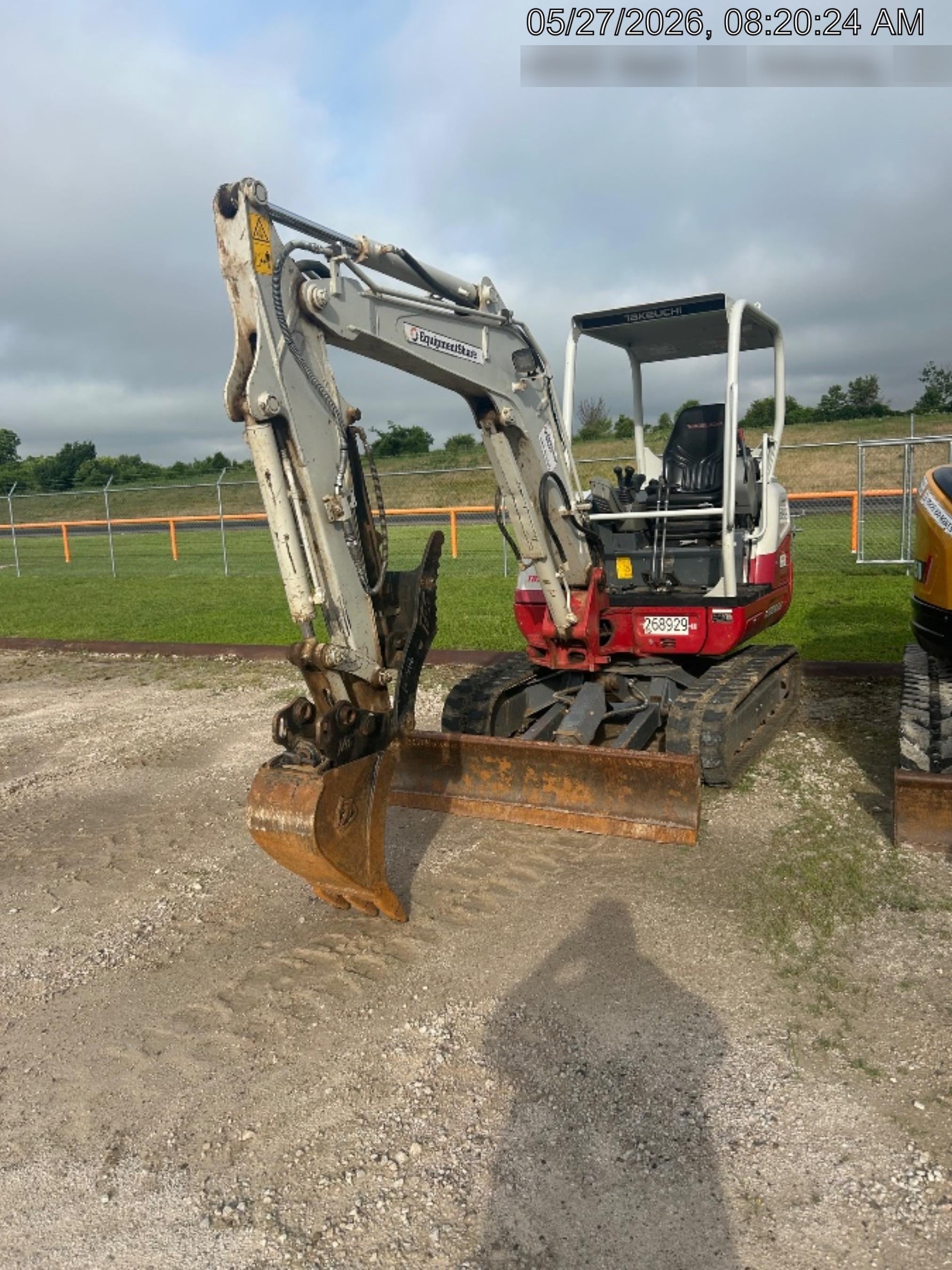 2022 TAKEUCHI TB235-2R