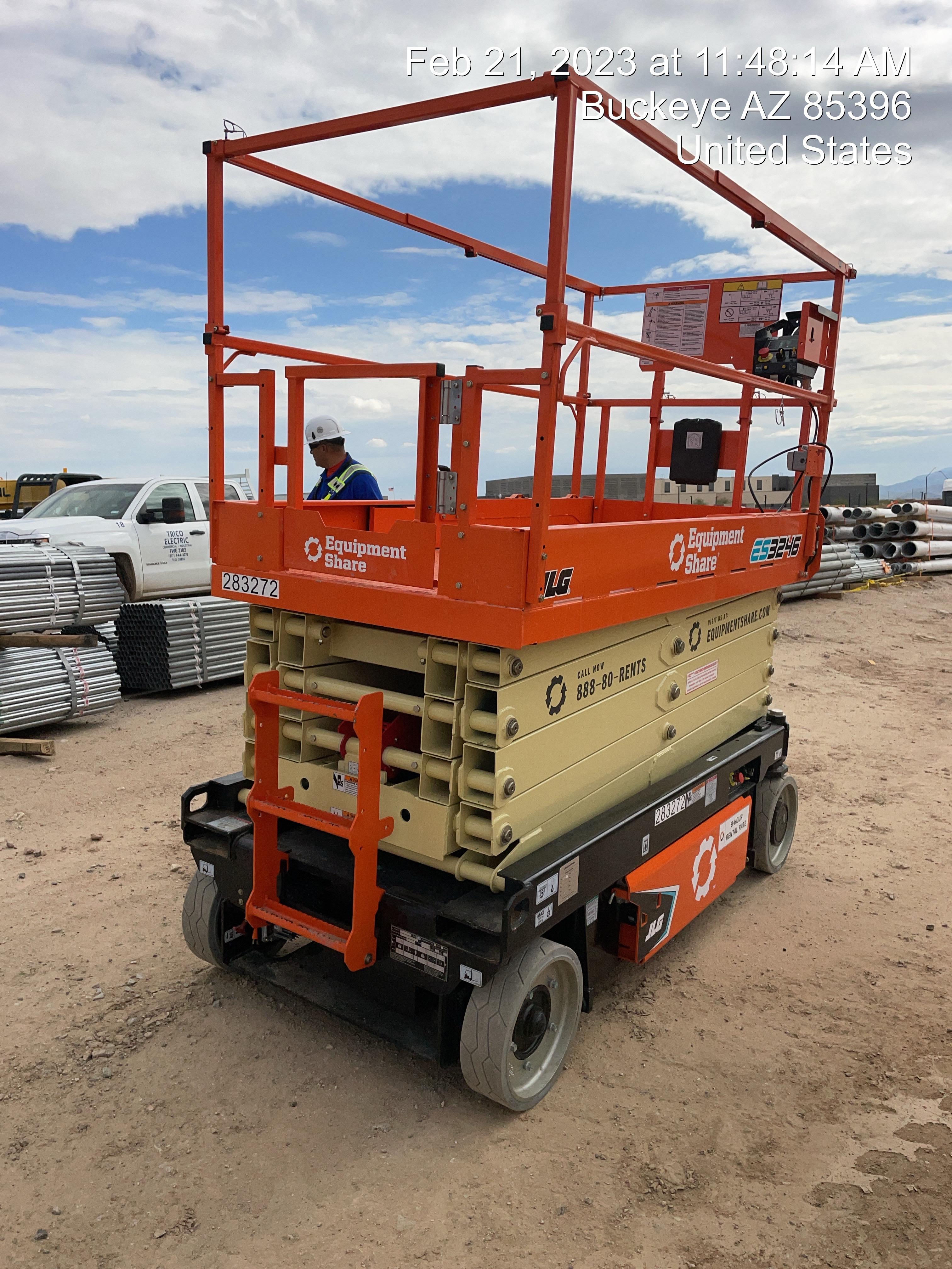 2022 JLG ES3246