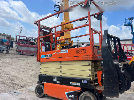 2021 JLG ES1932