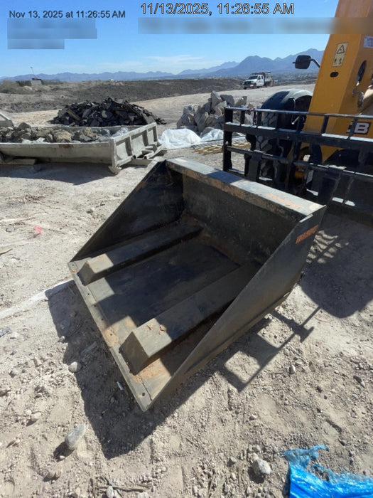 2021 ARROW MATERIAL HANDLING Telehandler Fork Bucket