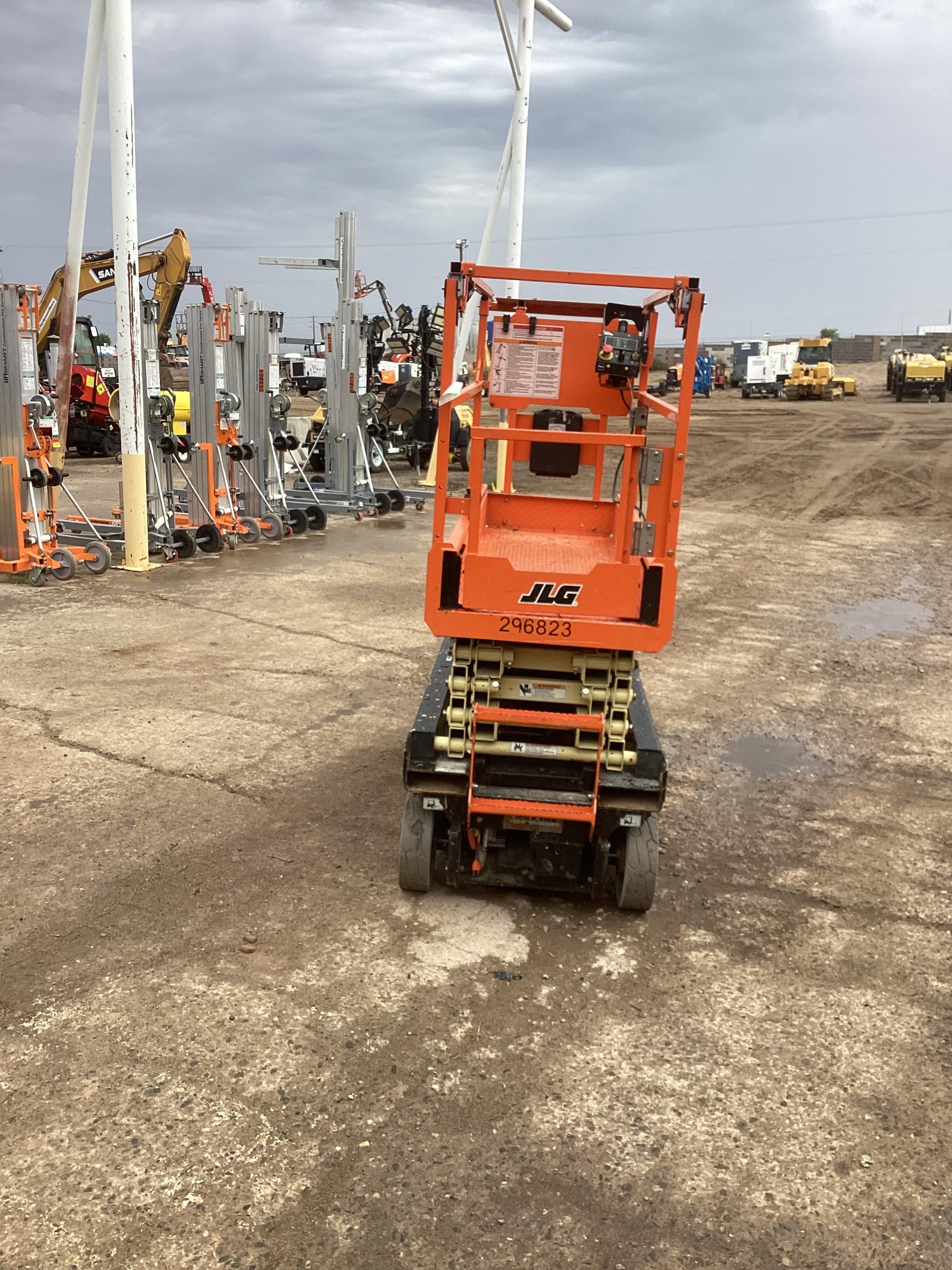 2023 JLG ES1932