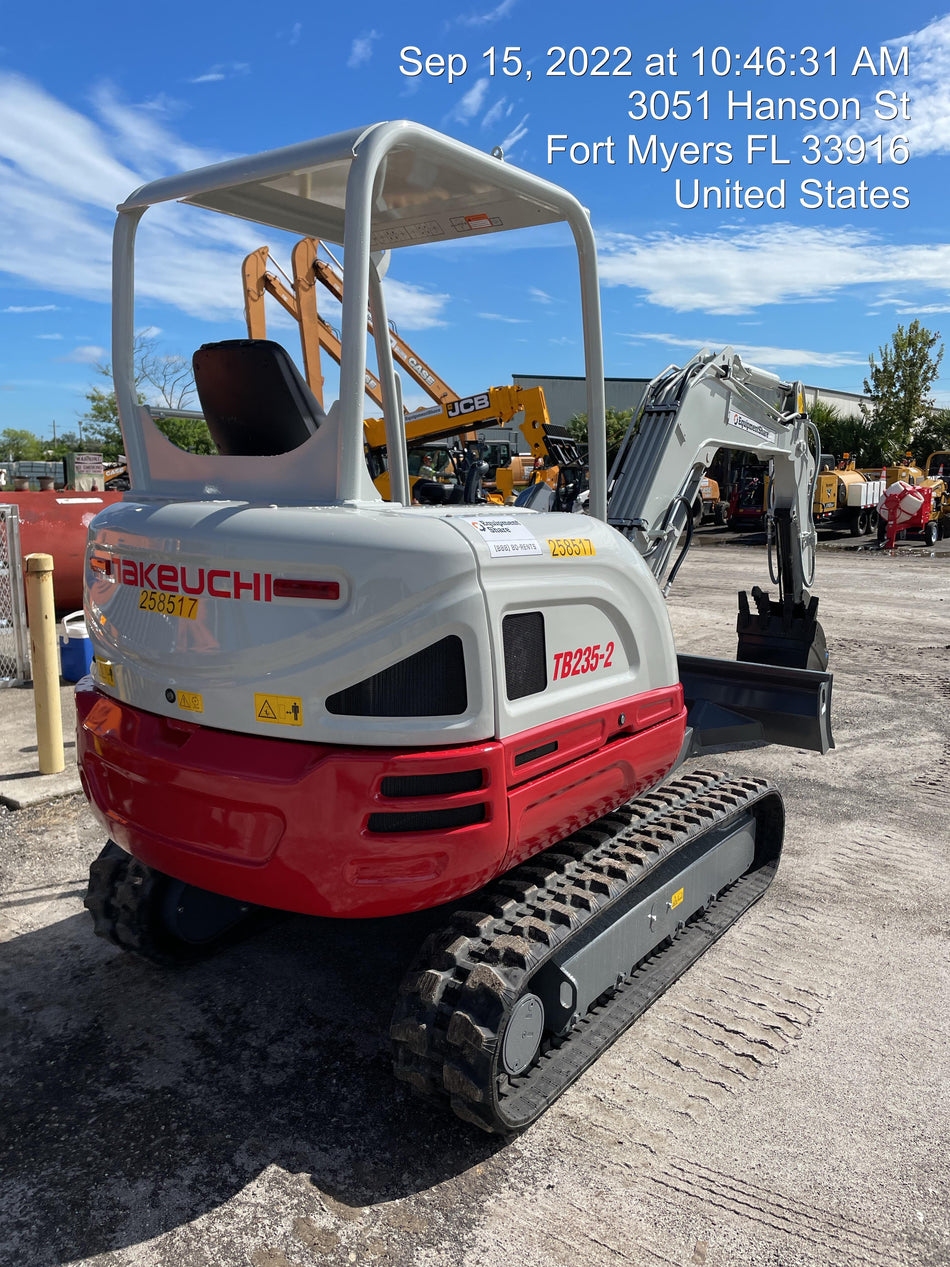 2022 TAKEUCHI TB235-2R