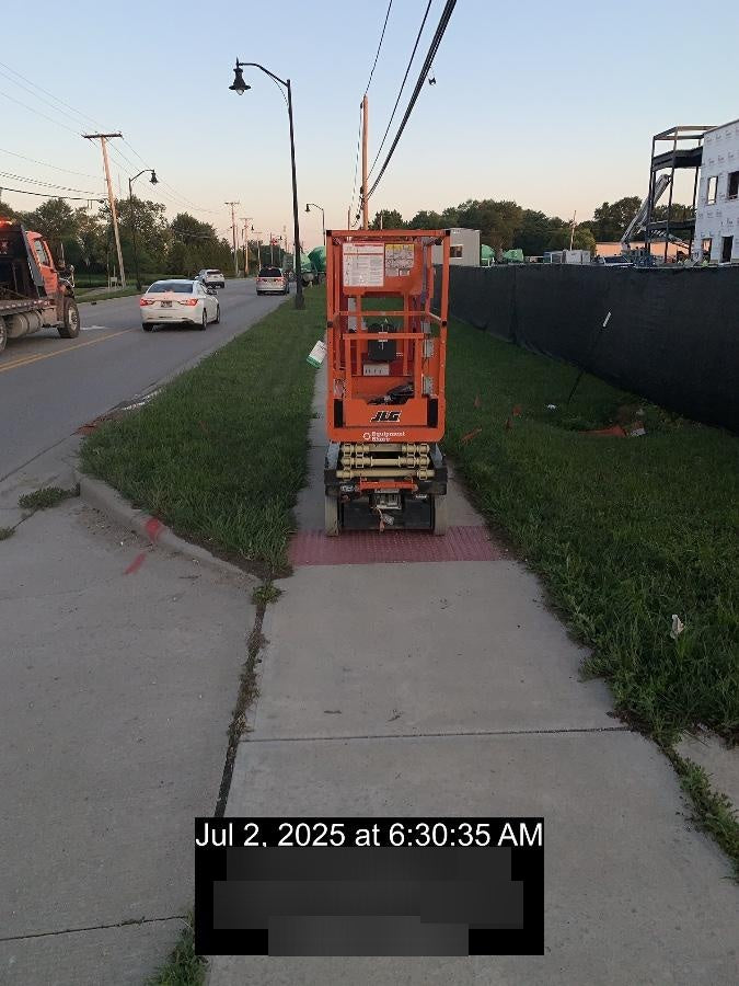 2022 JLG ES1330L