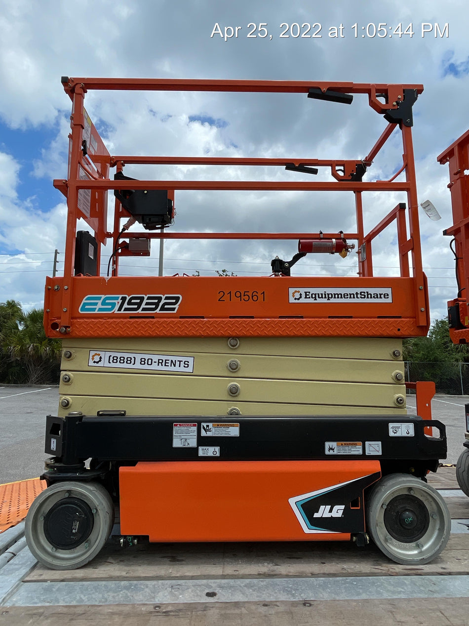2022 JLG ES1932