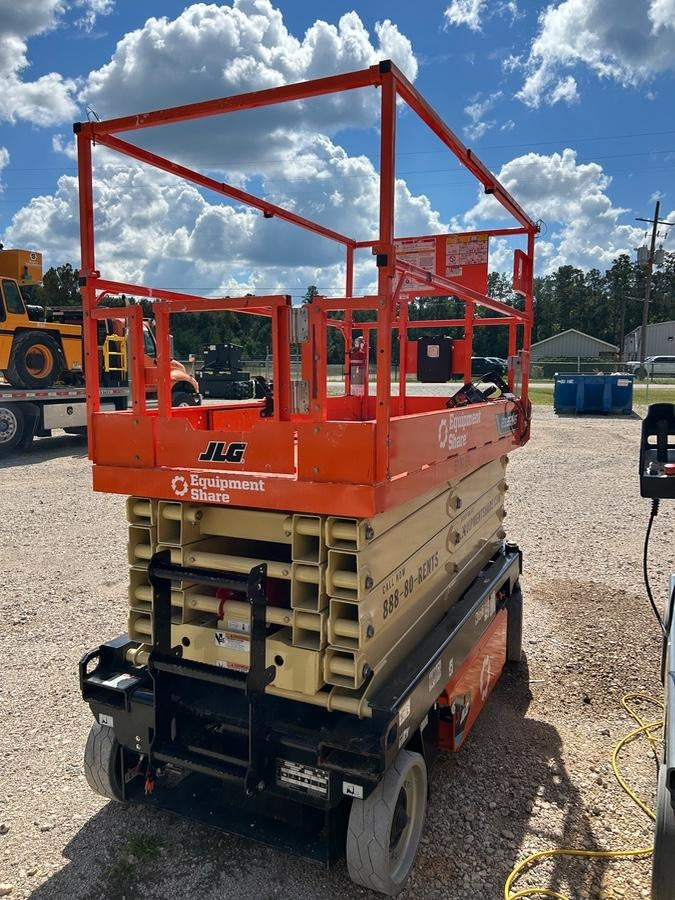 2025 JLG ES3246