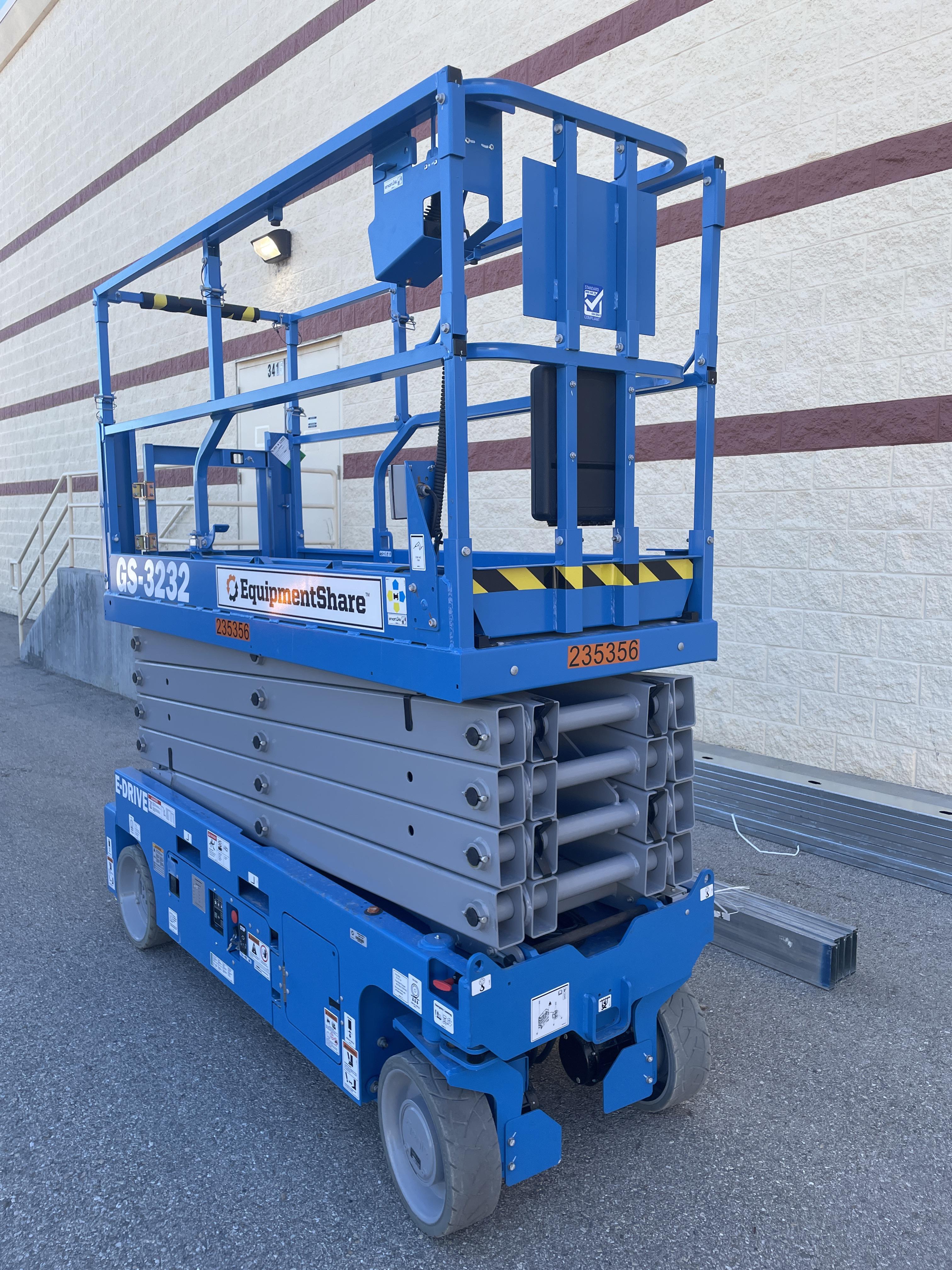 2022 GENIE GS-3232