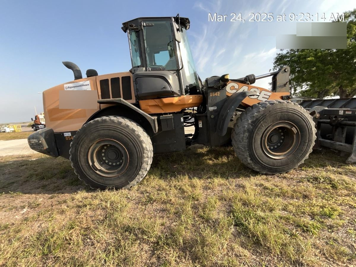 2017 CASE 821G