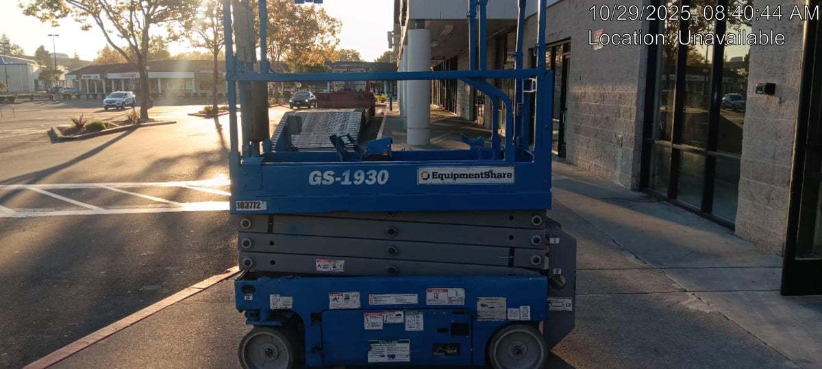 2020 Genie GS-1930 Solid Non Marking Tires, Beacon, Folding rails with half height swing gate, 800W Inverter