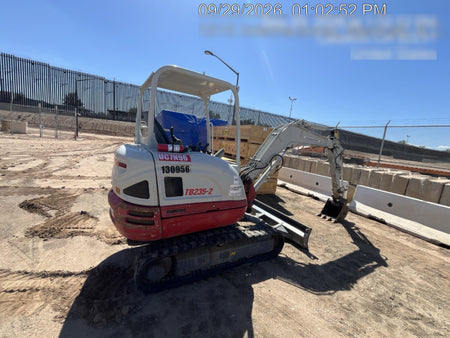 2021 TAKEUCHI TB235-2R
